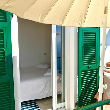 게스트하우스 La Marinarooms Single With Private Sea View Terrace *
